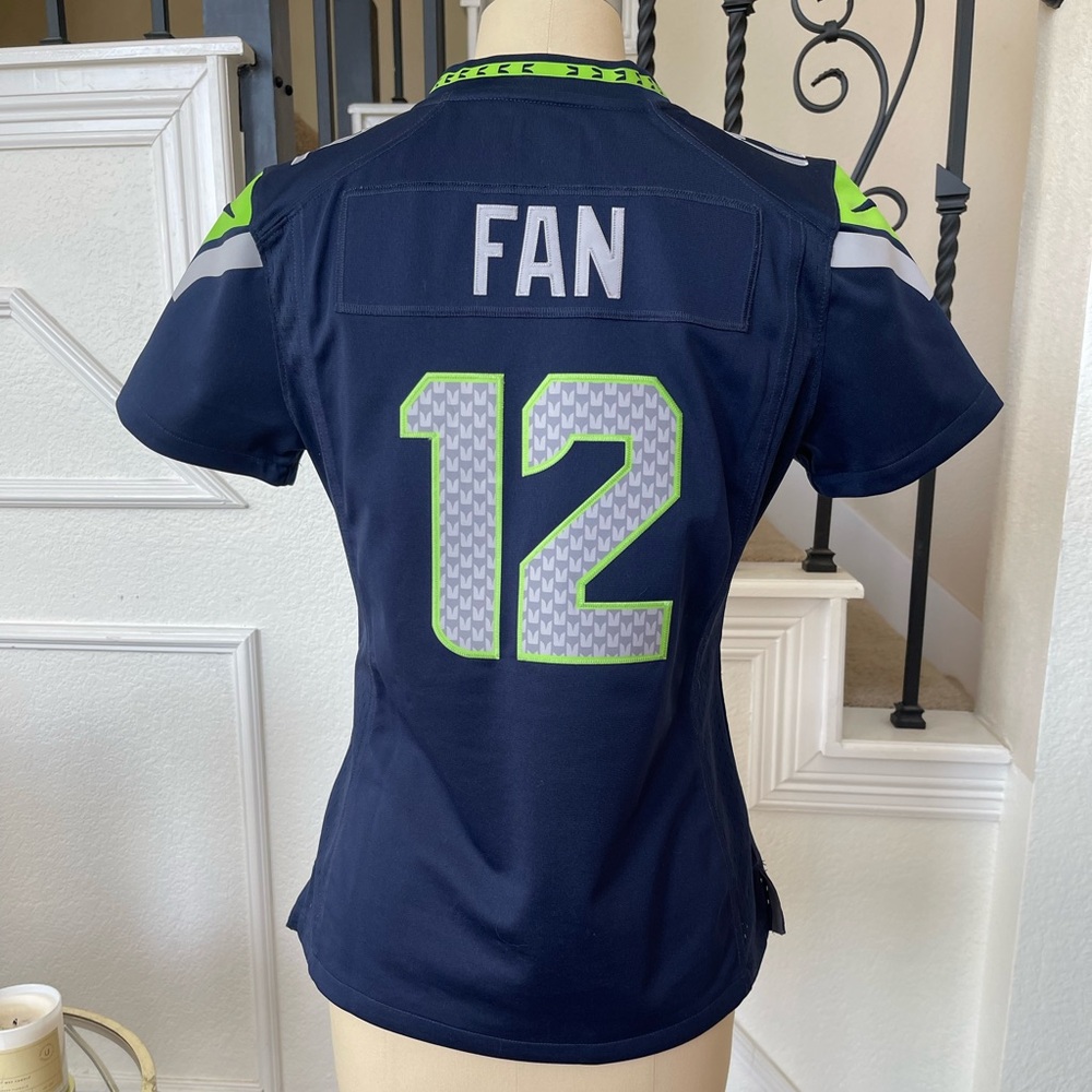Official NFL Nike Women’s jersey Seahawk 12th man FAN small excellent condition